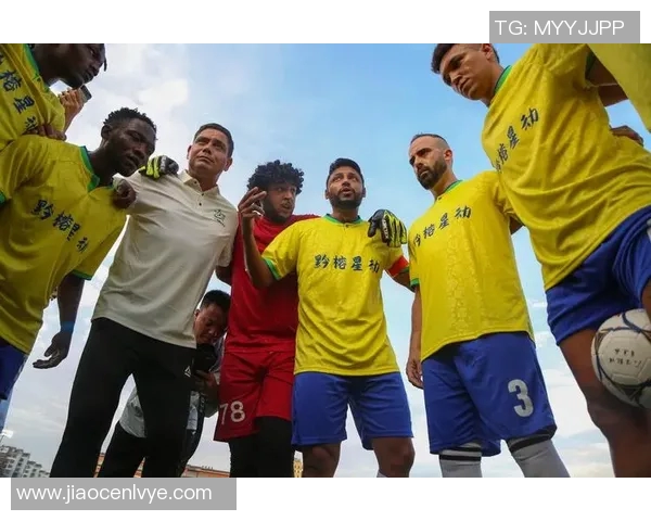 足球传奇同框 燃情对决震撼合影 展现超凡实力与球场风采